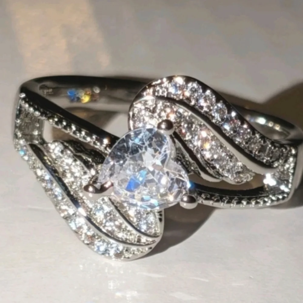 Shimmering 2.00ct Heart Cut Women's Engagement 925 Sterling silver Ring